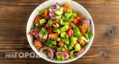 Один из самых элементарных и вкусных салатов: в нем всего три простых ингредиента