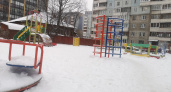 В Коми управляющая компания выплатит 100 тысяч рублей девочке, сломавшей плечо на площадке