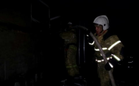 В центре Сыктывкара загорелось помещение в административном здании
