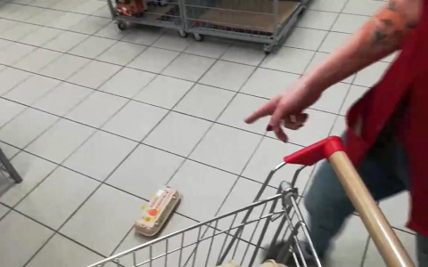 Что делать, если покупатель разбил товар в магазине: сыктывкарцы рассказали свои лайфхаки