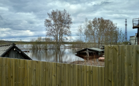 «Река так сильно разлилась впервые за 30 лет»: села и города Коми уходят под воду