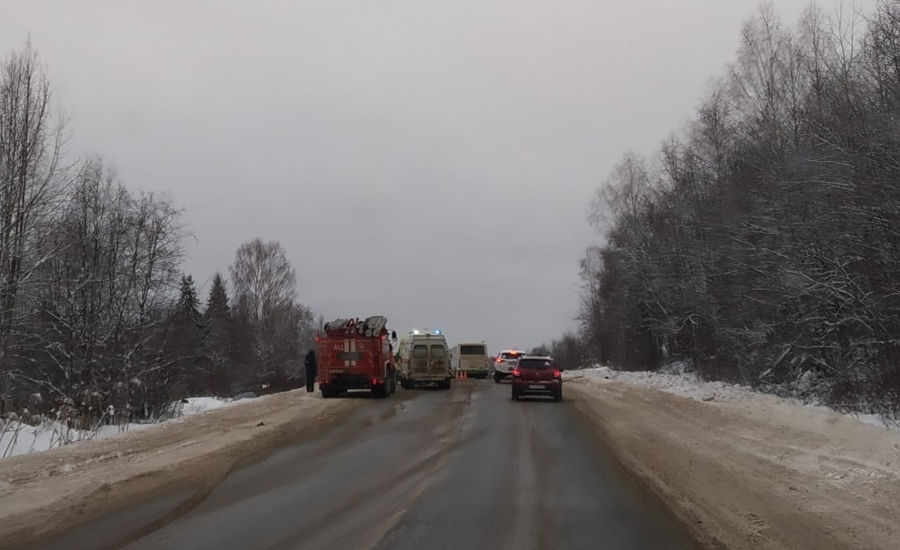 На трассе под Сыктывкаром столкнулись «Шкода» и «Шевроле», пострадали четверо