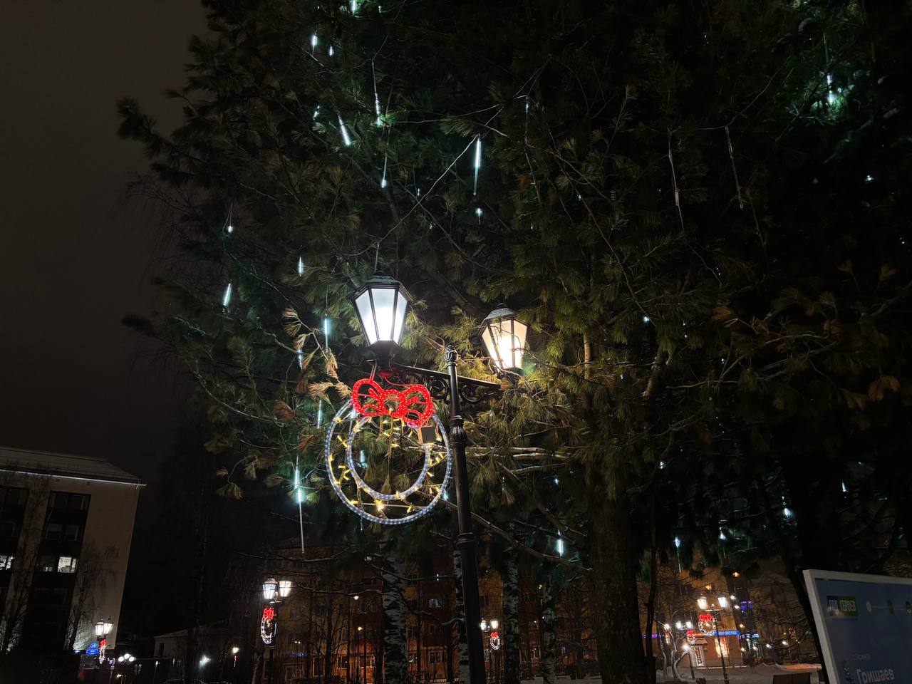 Юных сыктывкарцев приглашают принять участие в новогоднем конкурсе чтецов "Стихи для Деда Мороза"