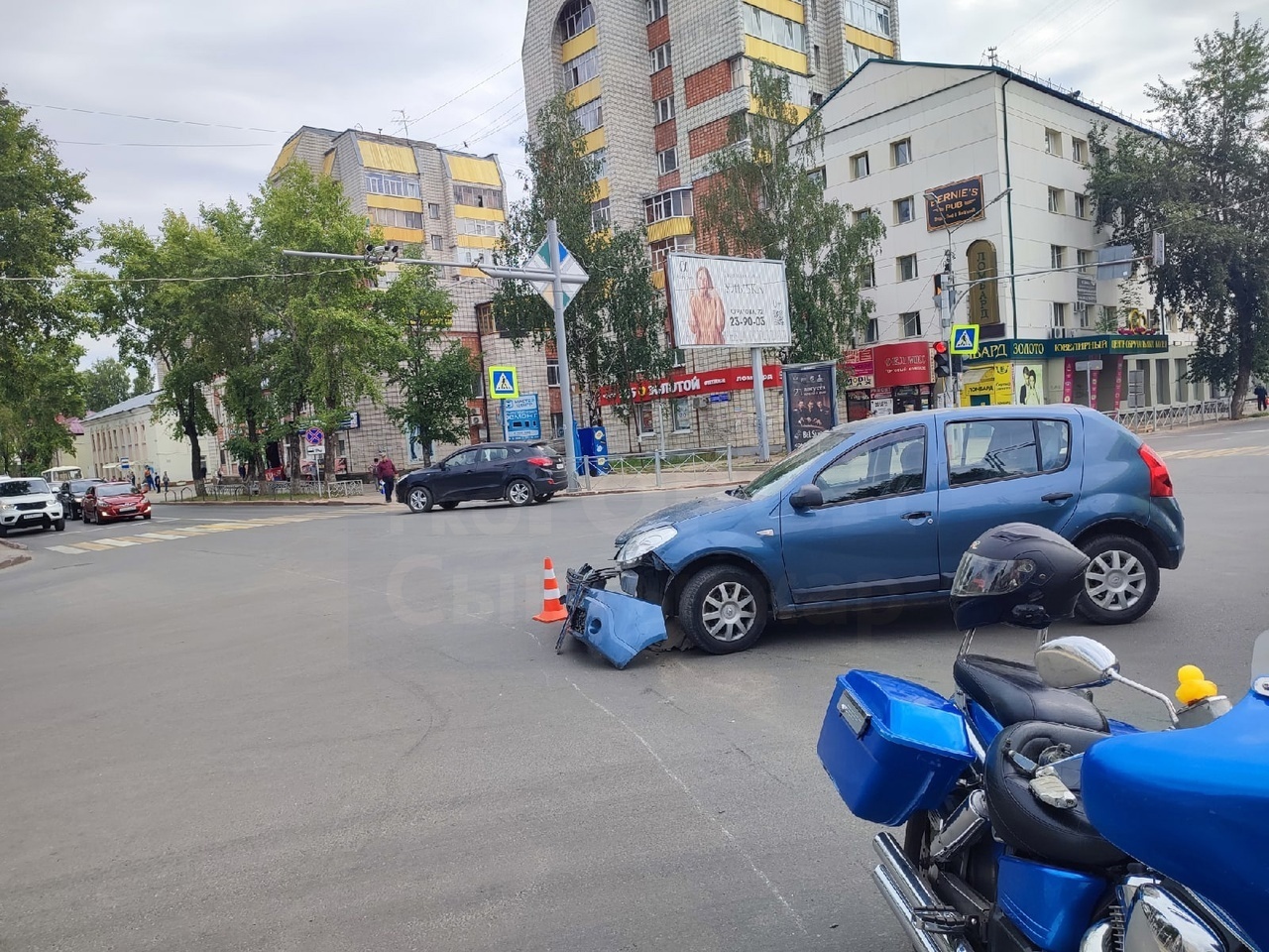 ДТП с мотоциклом в центре Сыктывкара: на место приехала реанимация