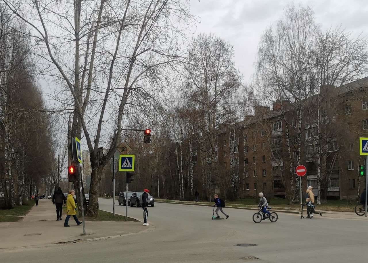 Новокузнецк Запсиб. 18 Квартал Новокузнецк Запсиб. Детский парк на Варшавском шоссе 15. Кузнецкий металлургический техникум Новокузнецк Климасенко.