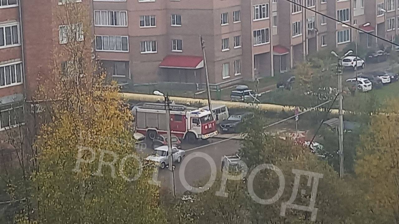 В Сыктывкаре горящий автомобиль попал на камеру | 21.09.2023 | Сыктывкар -  БезФормата