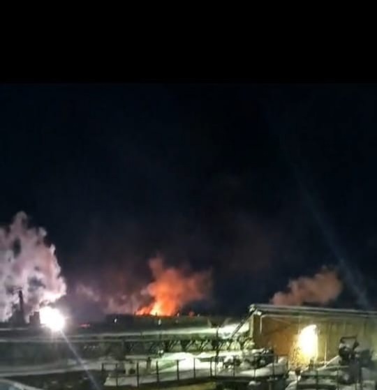 22. Шушары пожар ангара 2015. Горел склад в шушарах санкт петербург 2022. Пожар в шушарах. Видео пожара в шушарах.