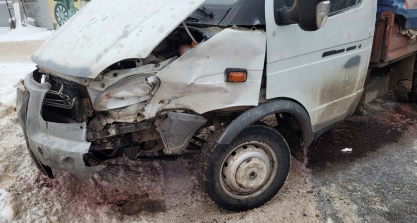 В Сыктывкаре водитель «Газели» не пропустил «Ладу»