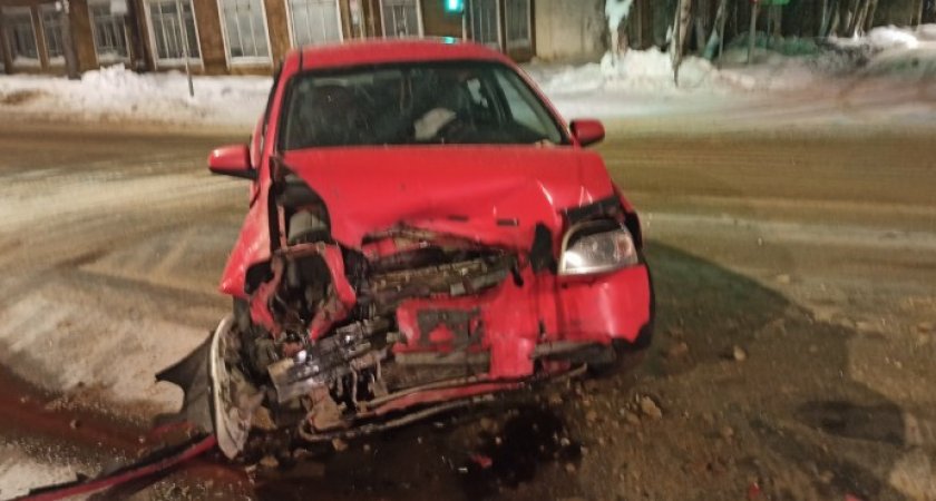 В Сыктывкаре водитель «Тойоты» устроил аварию
