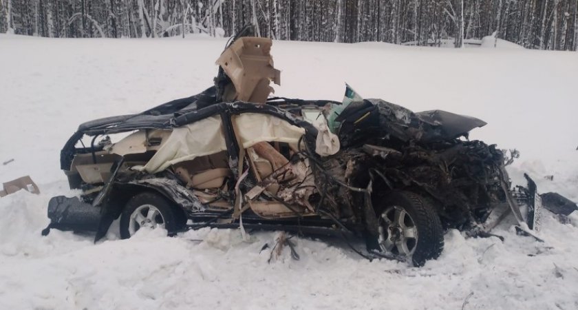 В Коми «Тойота» вылетела на встречку и въехала в «Урал»