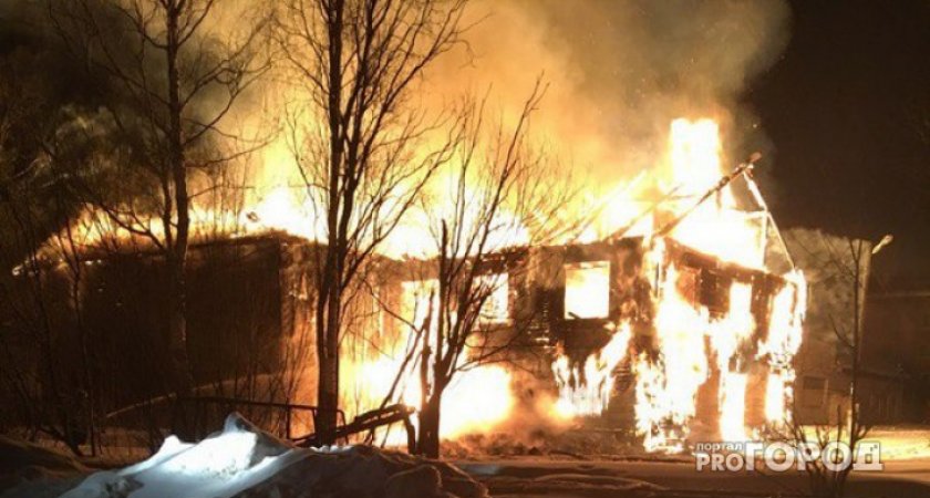 В сгоревшем доме в Коми обнаружено тело женщины