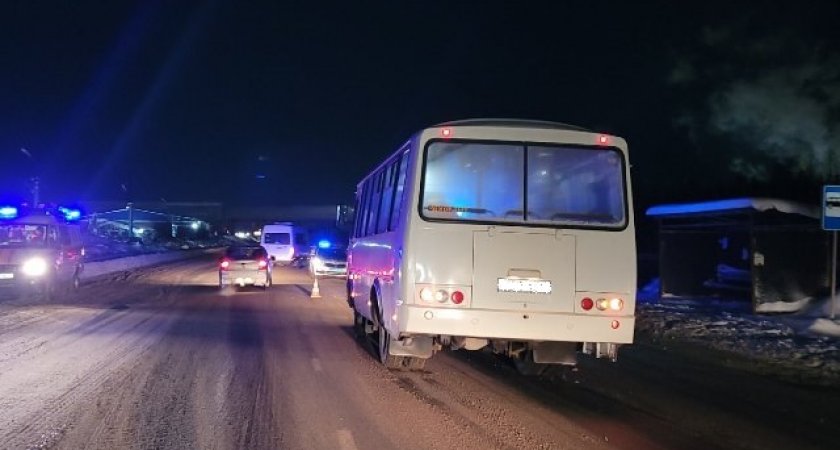На трассе в Коми пассажирский автобус насмерть сбил пешехода