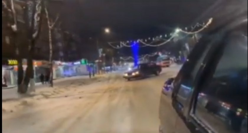 Сыктывкарцы устроили дикий ночной дрифт прямо в центре города