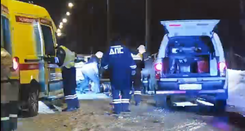 Стали известны подробности жуткого ДТП возле Краснозатонского моста