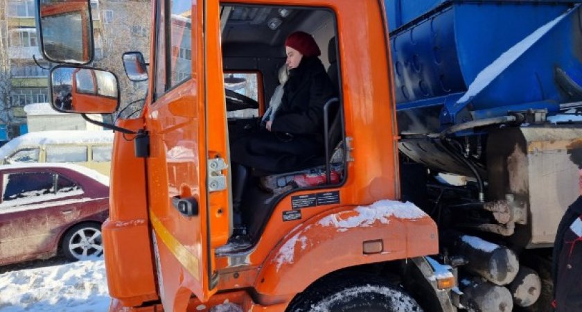 Снежная каша и сотни баков: один день из жизни водителя мусоровоза в Коми