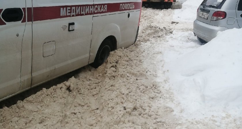 В Сыктывкаре от снега очистили более тысячи дворов