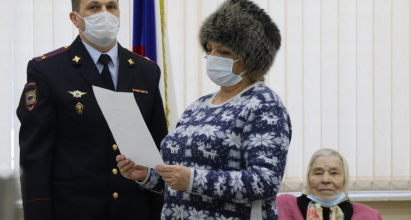 В Коми 94-летняя гражданка Германии и 61-летняя украинка получили российские паспорта