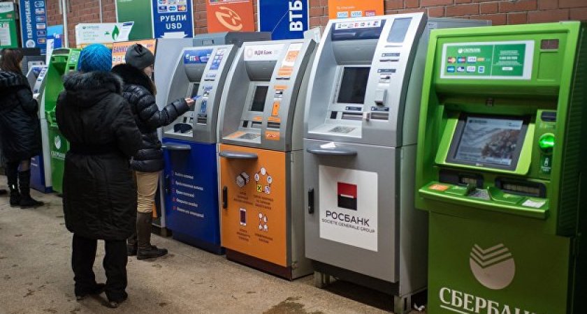 Евросоюз назвал семь российских банков, которые отключат от SWIFT