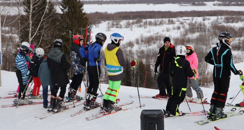 Фоторепортаж: в Сыктывкаре открыли обновленную горнолыжную школу