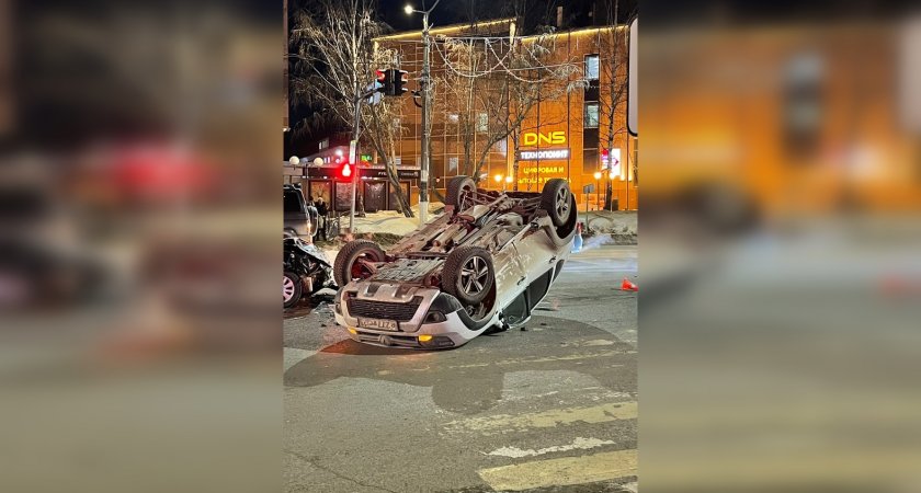 В Сыктывкаре ищут свидетелей жесткого ДТП, в котором перевернулась машина