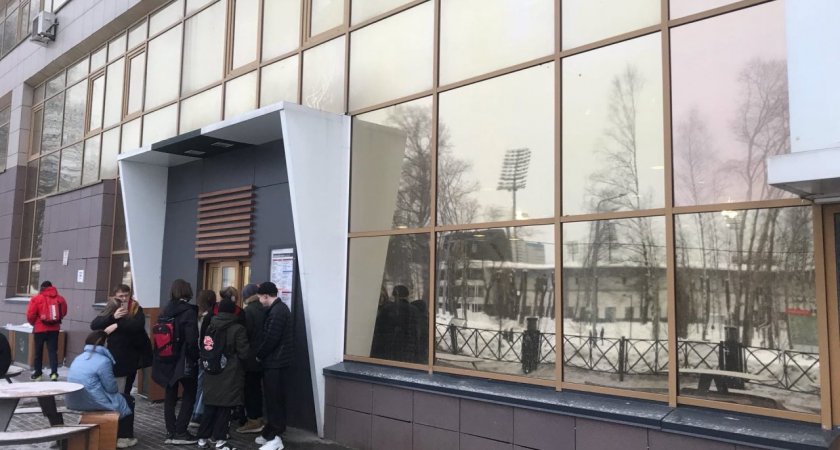 Сыктывкарский "Макдоналдс" продолжает работать несмотря на "закрытие"