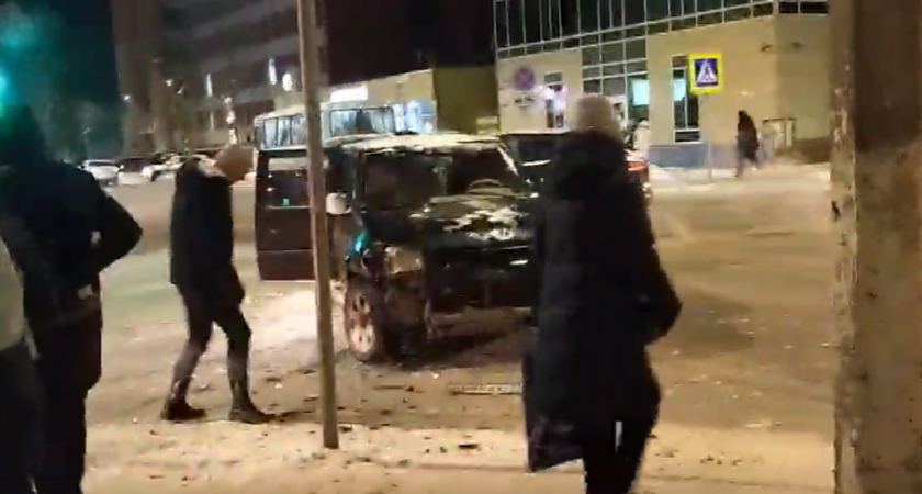 В Сыктывкаре возле "старого рынка" произошло серьезное ДТП