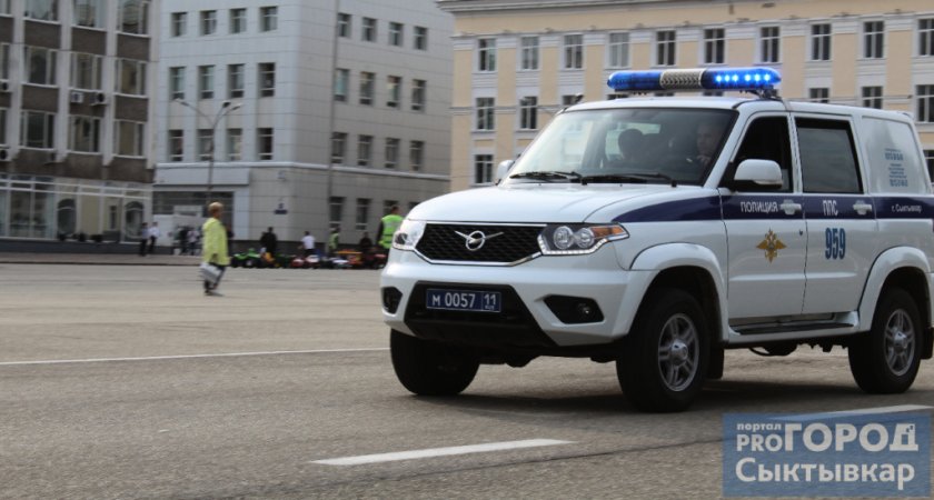 Жительница Ухты заставляла своих детей стоять коленями на гречке