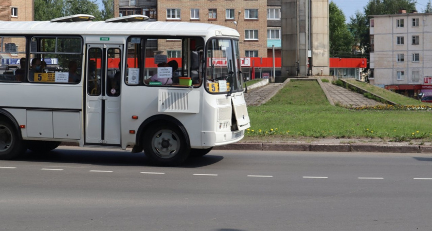В России предложили ввести штраф за высадку детей из автобусов