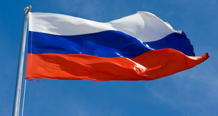 Сыктывкарец обмочил флаг России прямо в здании суда, на глазах у приставов