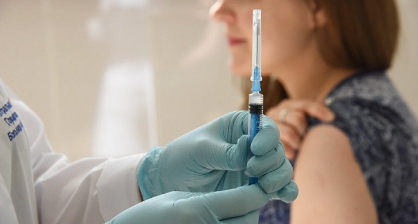 Россиянам рекомендовали давать два оплачиваемых выходных после вакцинации