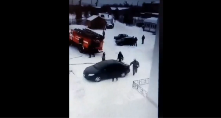 В Коми завели уголовное дело по происшествию с ребенком в горящем авто