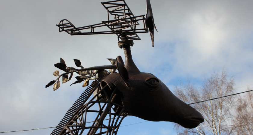 Сыктывкарец сделал 4-метрового почтового жирафа из металла