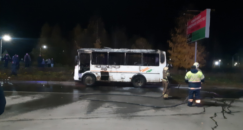 По факту возгорания автобуса в Сыктывкаре организуют проверку