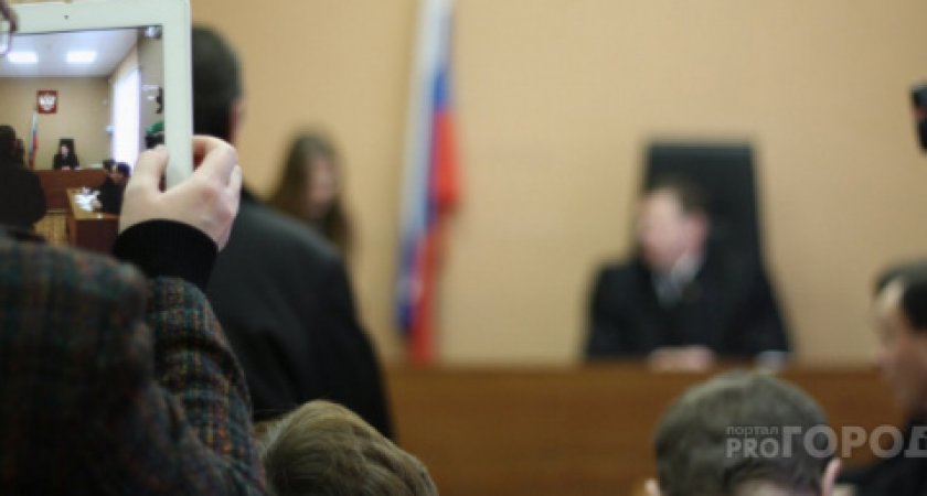 Жителя Коми обвиняют в распространении порнографических фотографий двух подростков