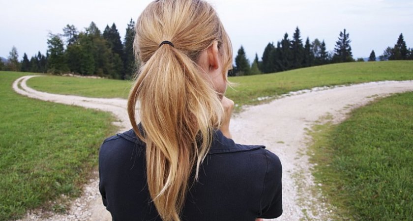 Стрельцам стоит быть осторожнее в общении, Девам — в выборе: гороскоп на 12 апреля