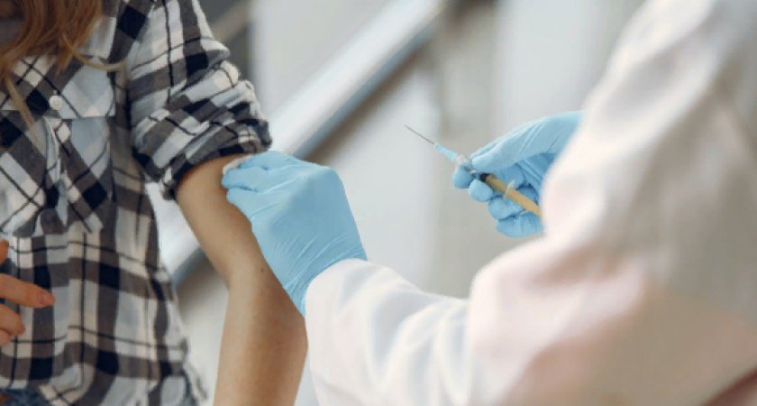 В Коми остановили вакцинацию подростков от COVID-19