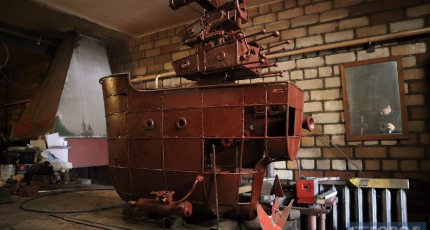 Сыктывкарец создает корабль из "Войны миров" из шестеренок и металла