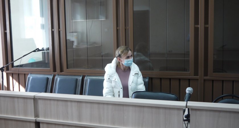 Директора МФЦ в Коми, которая выписала себе огромные премии, выпустили под домашний арест