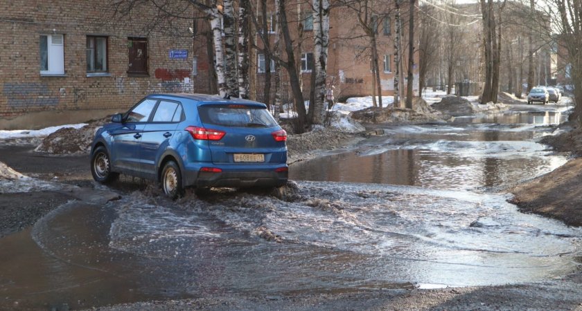 Обзор: непроходимые лужи, которые раздражают сыктывкарцев