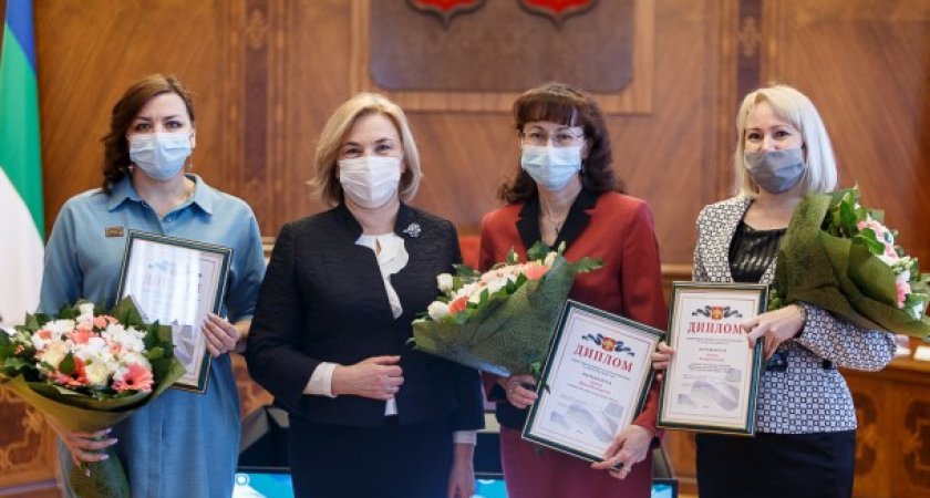 В Коми приостановят выплаты миллиона рублей за конкурс "Наставник года"