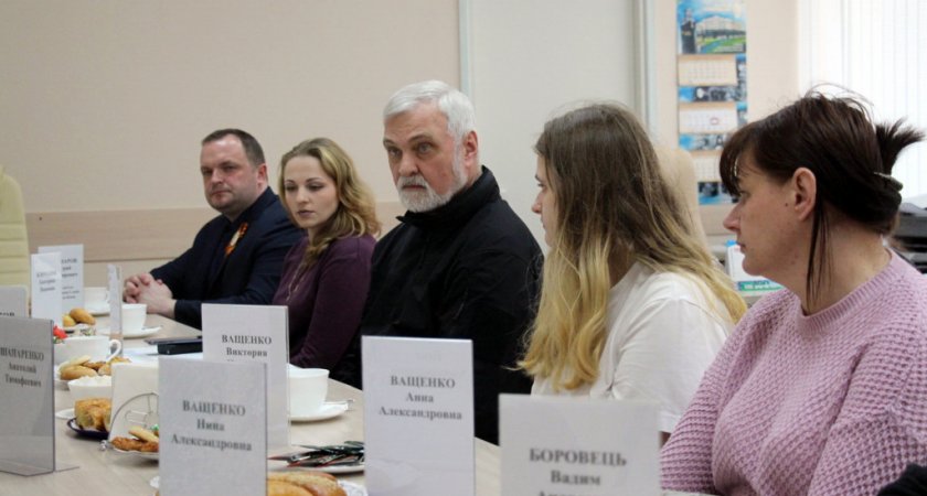 Владимир Уйба встретился с беженцами с ДНР и ЛНР