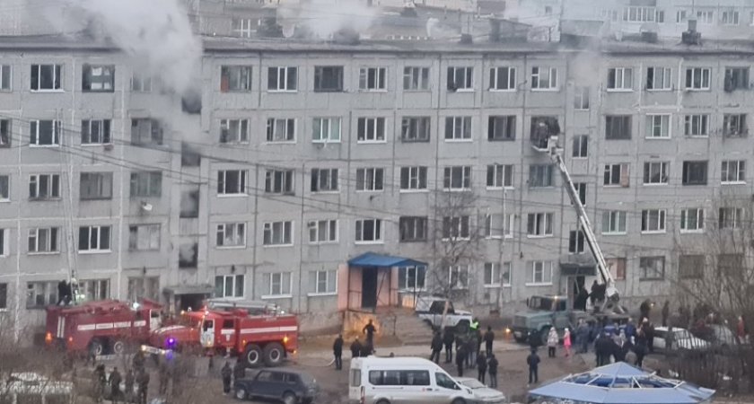 В Коми загорелась многоэтажка, один человек пострадал