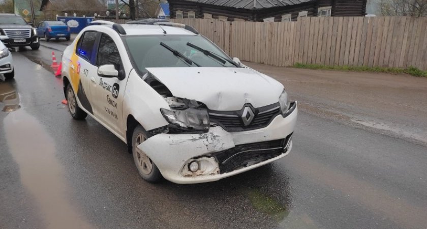 В Сыктывкаре в аварии с такси пострадал подросток