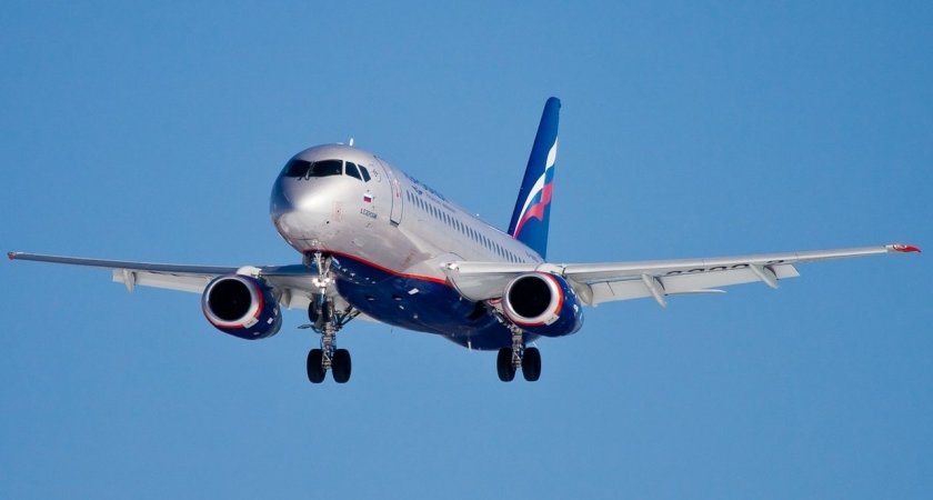 Самолет из Сыктывкара приземлился в Санкт-Петербурге с неисправным шасси