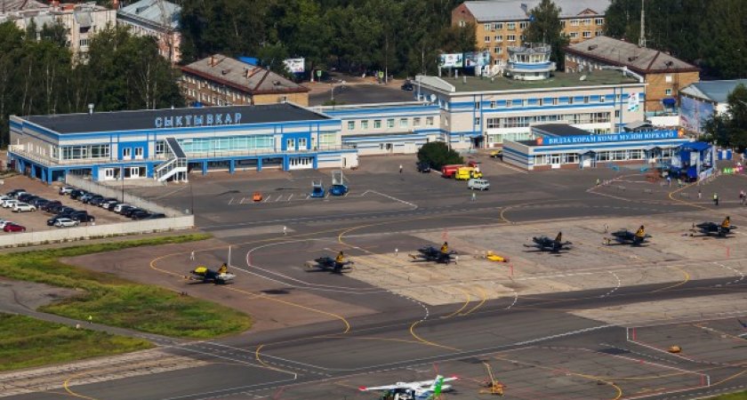 В Сыктывкаре начался ремонт взлетной полосы городского аэропорта