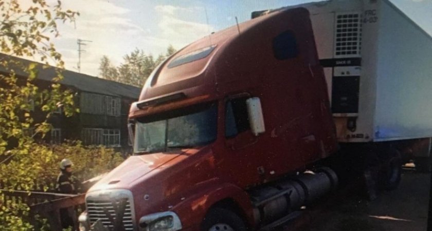 Стали известны подробности смертельного ДТП с фурой в Сыктывкаре
