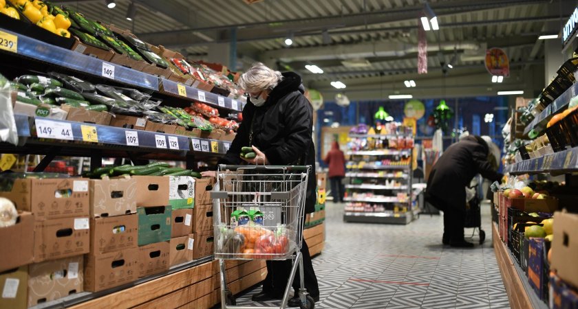 В Коми подорожали сыр и лук, но подешевели огурцы и помидоры