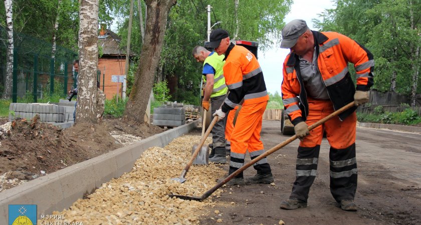 Мэр Сыктывкара раскритиковала дорожников за медленную укладку тротуаров