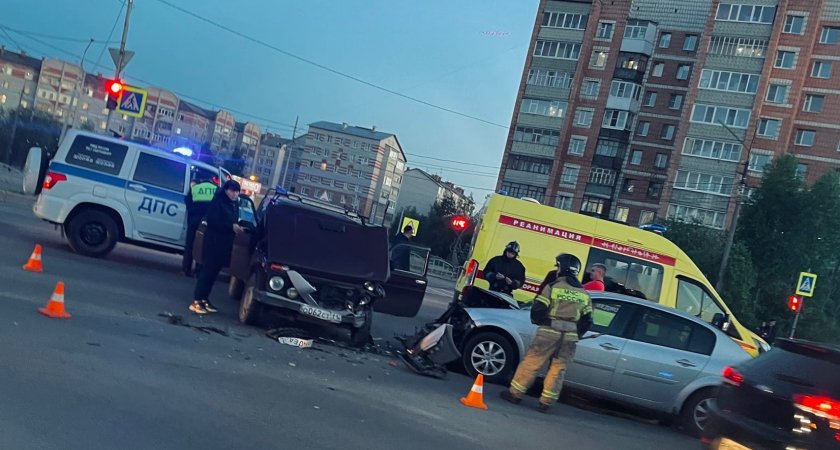 В Сыктывкаре на одном из перекрестков произошло серьезное ДТП