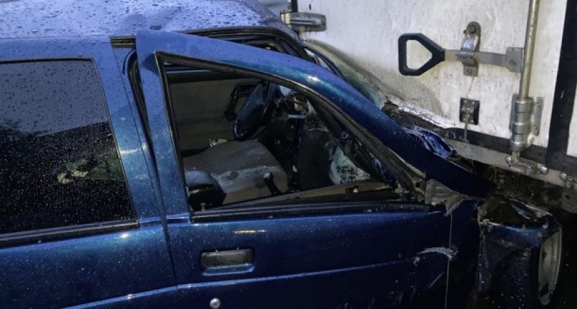 В Сыктывкаре водитель "Шкоды" заставил "Богдана" протаранить ГАЗ